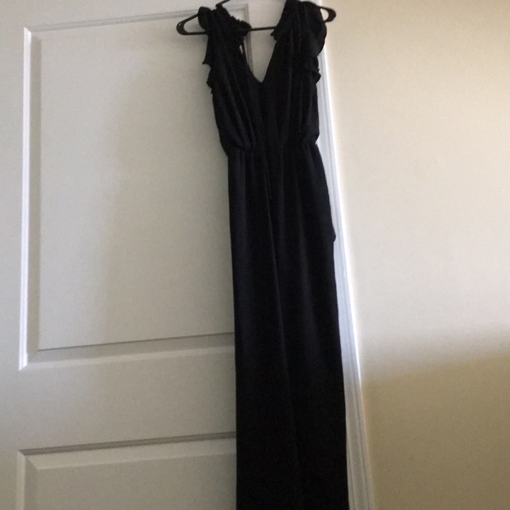 V neck, sleeveless jumpsuit